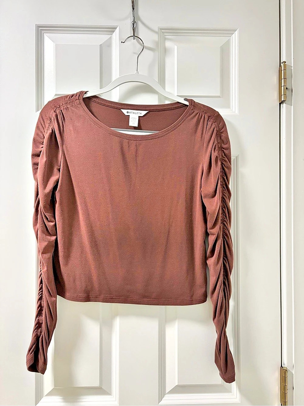 Athleta Ruched Sleeve Long Sleeve cropped Top